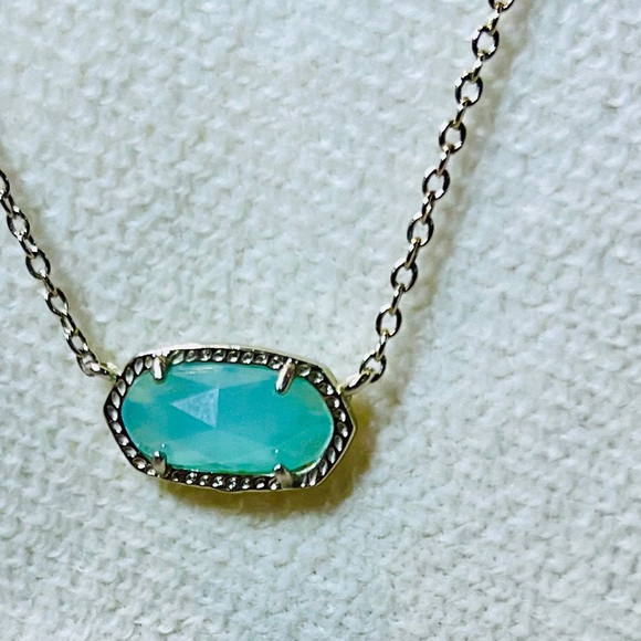 Kendra Scott Necklace - Picture 2 of 8